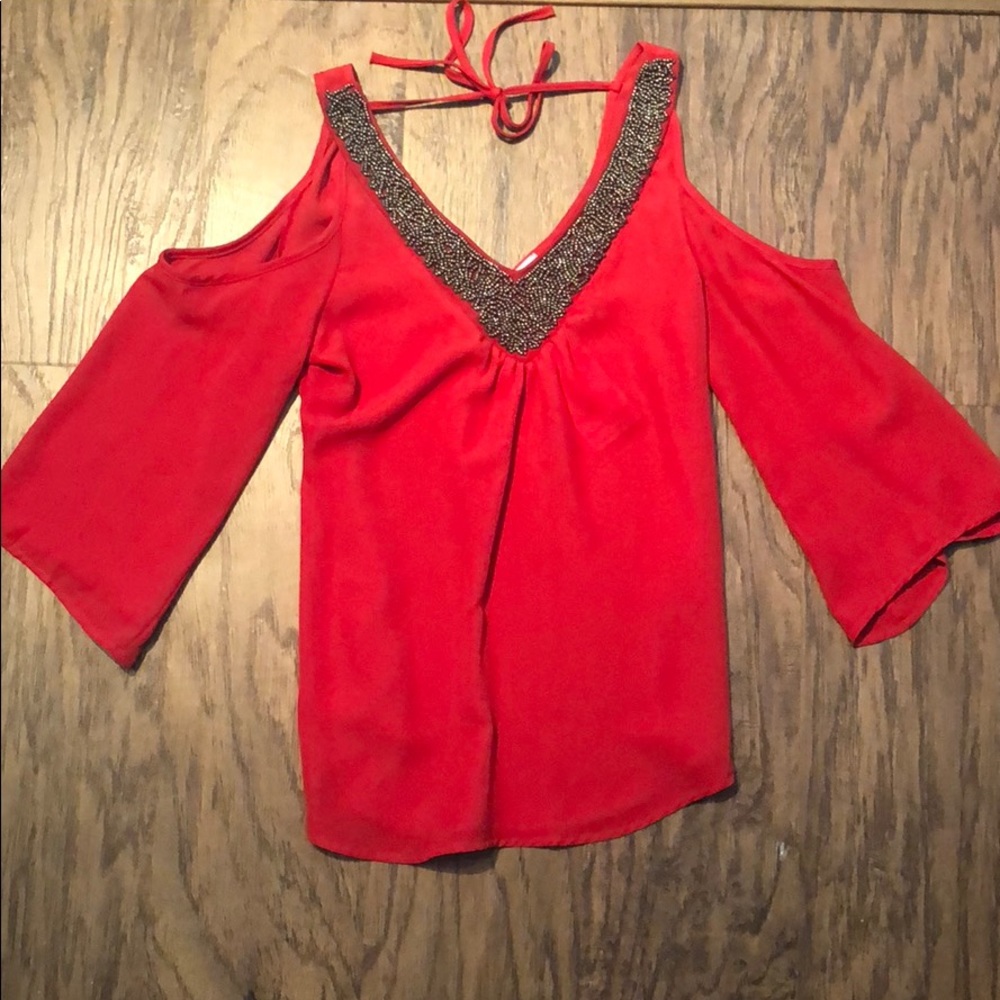NWT Cold Shoulder Top🔥
